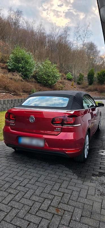 Second-hand VW Golf 105 CP (77 kW) 2011 Roșu Cabrio