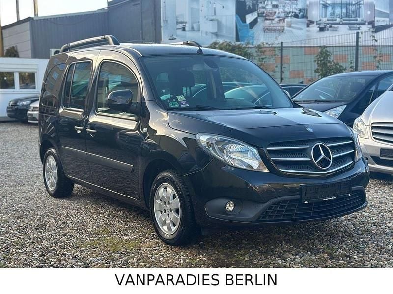 Schwarz Gebraucht 2017 Mercedes Citan 112 Van / Kleinbus | 15.800 € (Guter Preis) - Bild 1/4