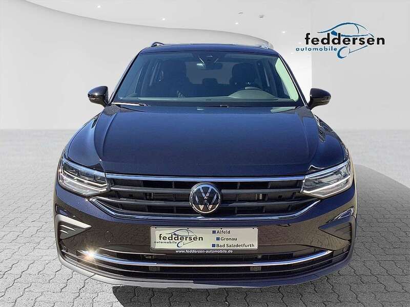 Gebraucht VW Tiguan Move 150 PS (110 kW) 2023 Deep black perleffekt (metallic) SUV