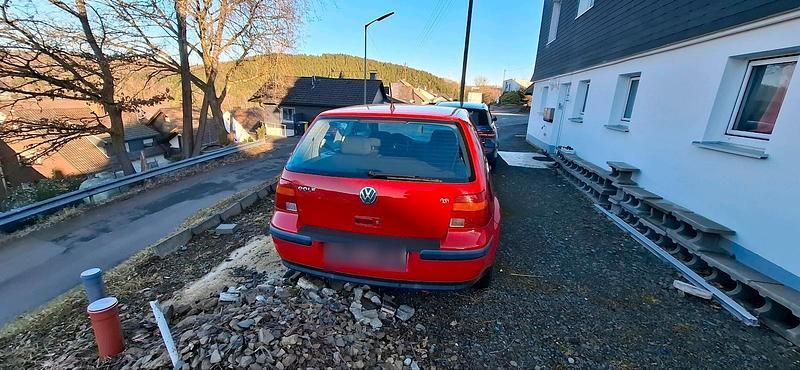 Gebraucht VW Golf IV 100 PS (73 kW) 2000 Rot Kleinwagen
