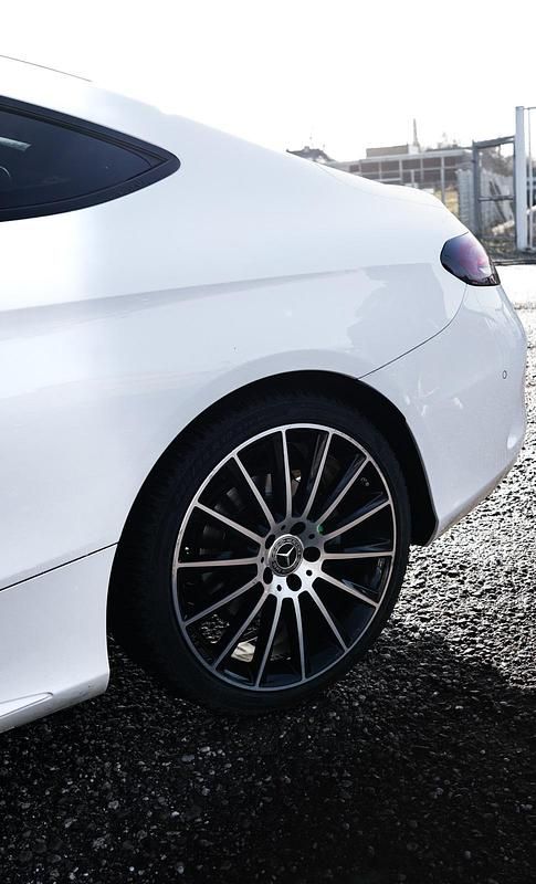 Gebraucht Mercedes C200 AMG line 184 PS (135 kW) 2017 Weiß Coupé