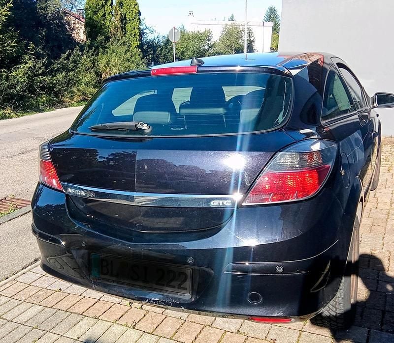 Schwarz Gebraucht 2008 Opel Astra GTC Coupé | 700 € (Superpreis) - Bild 1/4