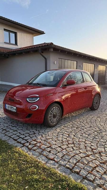 Gebraucht Fiat 500e Red 86 kW (118 PS) 2023 Rot Kleinwagen