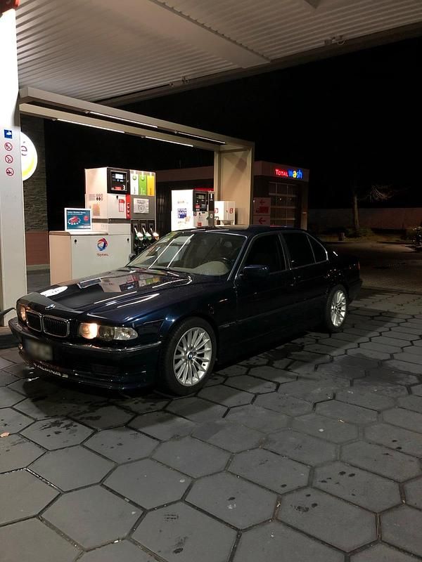 Second-hand BMW 740 286 CP (210 kW) 2001 Albastru Berlinǎ