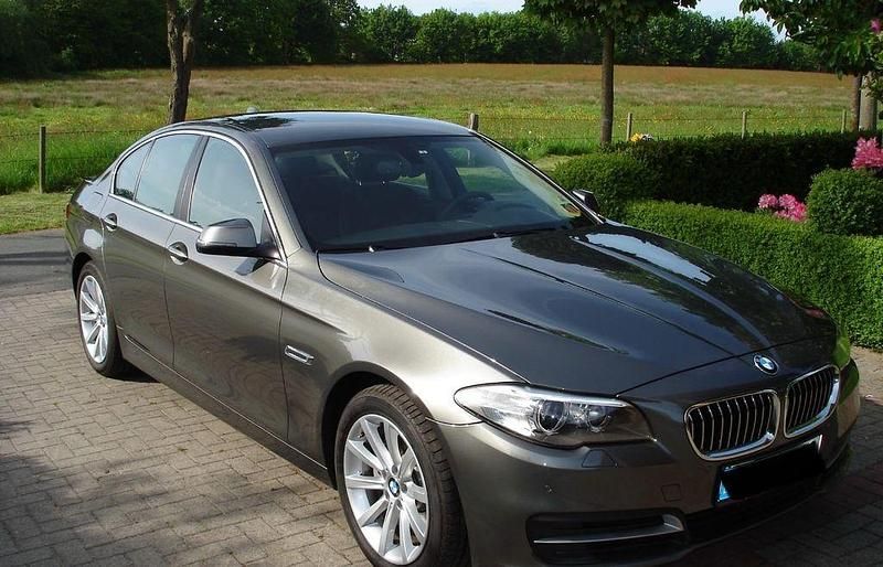 Grau Gebraucht 2013 BMW 520 Performance Limousine | 14.999 € (Fairer Preis) - Bild 1/4