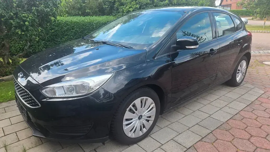 Gebraucht Ford Focus Trend 101 PS (74 kW) 2017 Schwarz Limousine