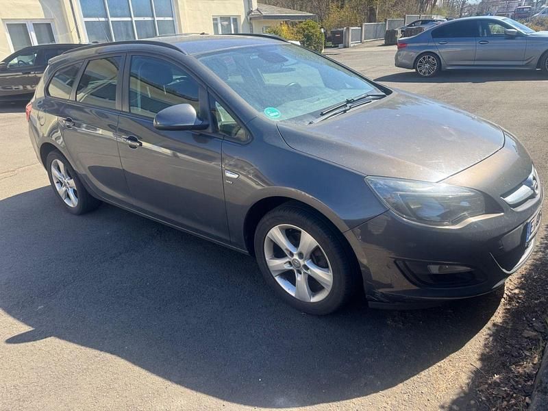 Gebraucht Opel Astra Edition 136 PS (100 kW) 2014 Kombi