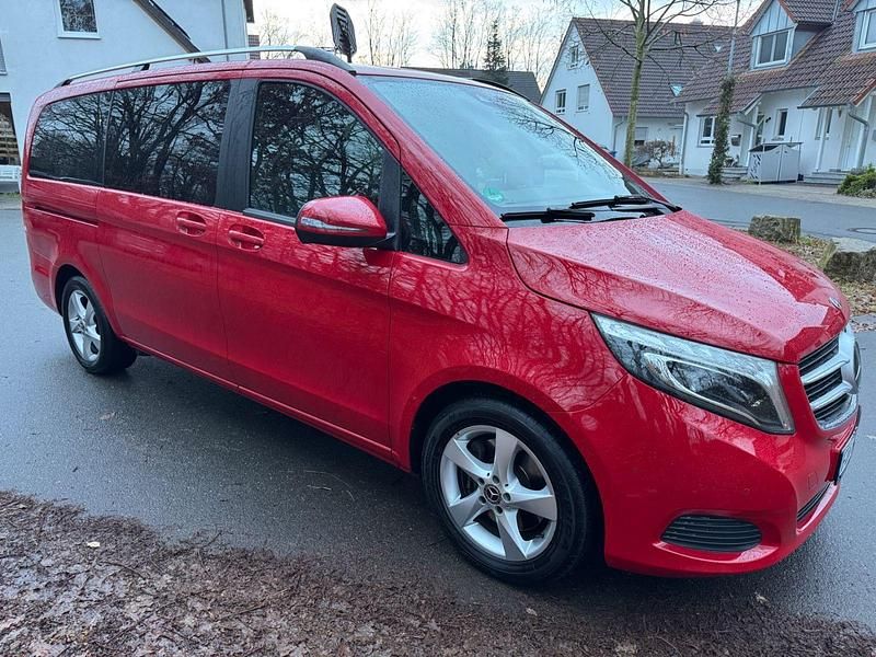 Gebraucht Mercedes V220 Edition 163 PS (119 kW) 2019 Rot Van / Kleinbus