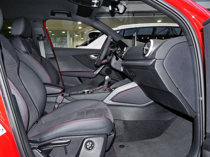 Gebraucht Audi Q2 S-Line 150 PS (110 kW) 2024 Rot SUV