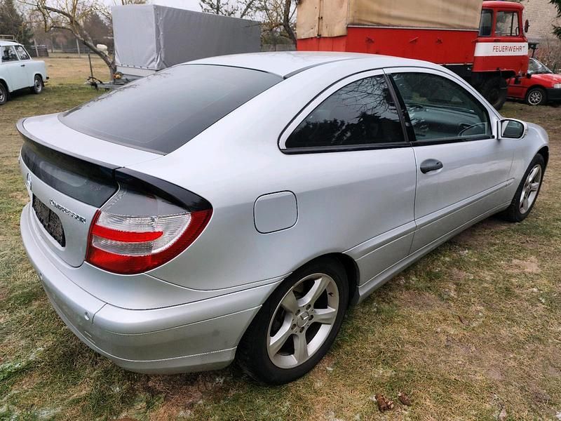 Gebraucht Mercedes C180 143 PS (105 kW) 2004 Silber Coupé