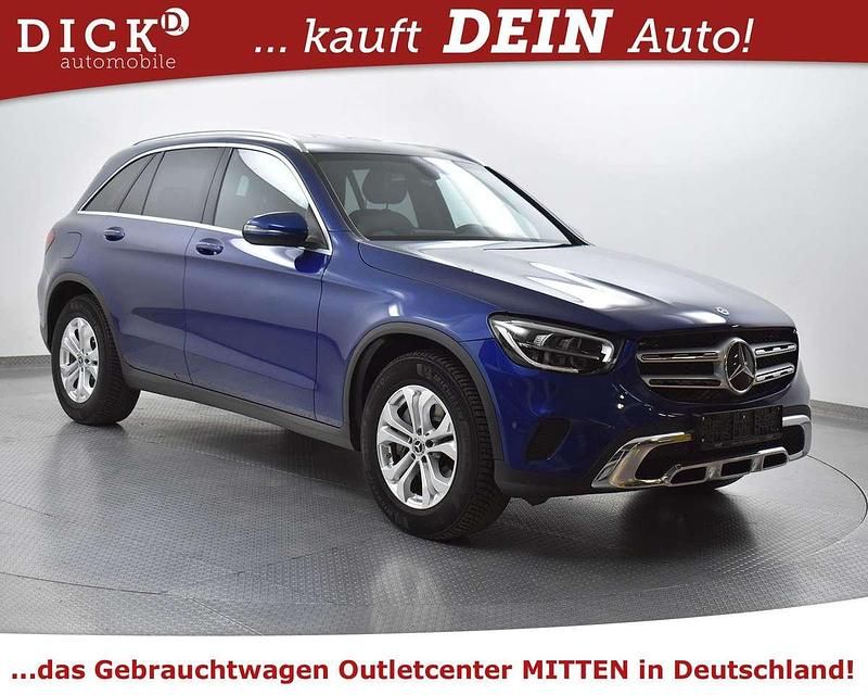 Brillantblau met. Gebraucht 2019 Mercedes GLC200 SUV | 22.450 € - Bild 1/4