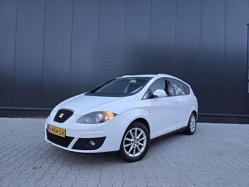Gebraucht Seat Altea XL Business 125 PS (91 kW) 2010 Weiß Van / Kleinbus
