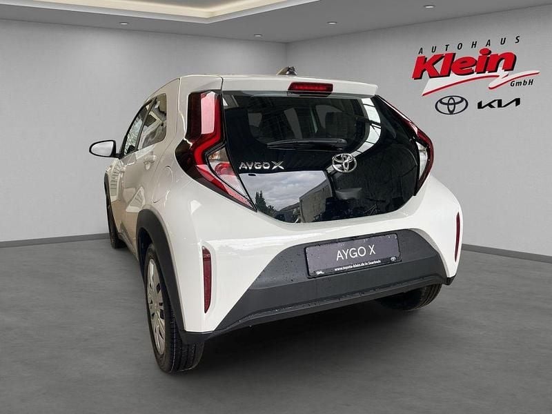 Neu Toyota Aygo X Play 72 PS (52 kW) 2025 Weiß SUV