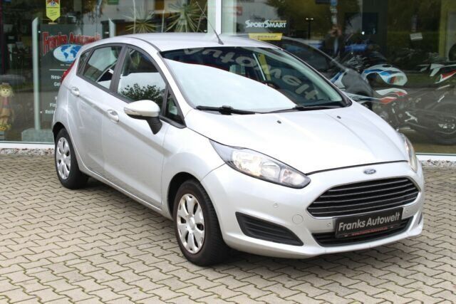 Gebraucht Ford Fiesta Trend 95 PS (69 kW) 2013 Silber metallic Kleinwagen