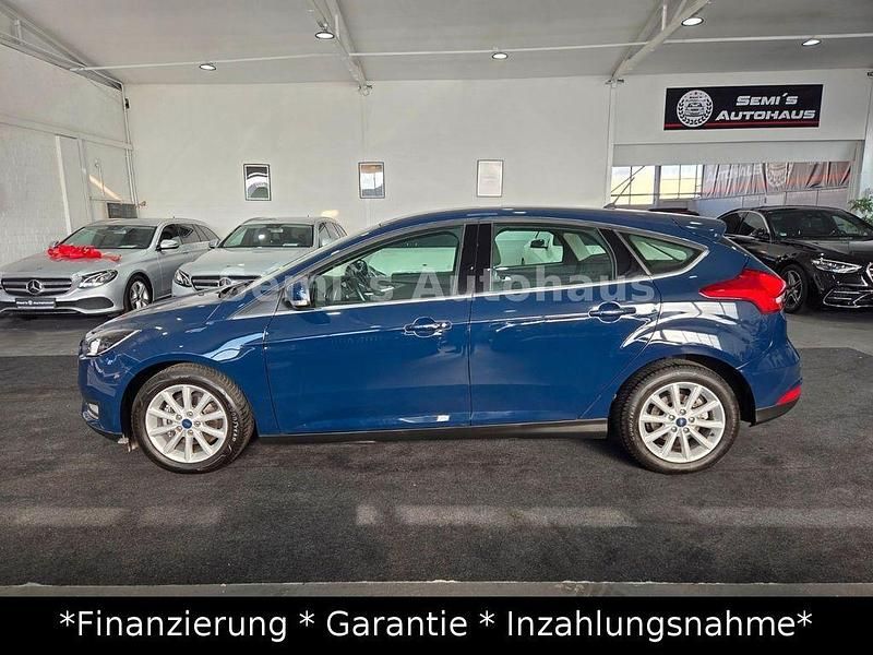 Usata Ford Focus Titanium 101 CV (74 kW) 2017 Blu Berlina