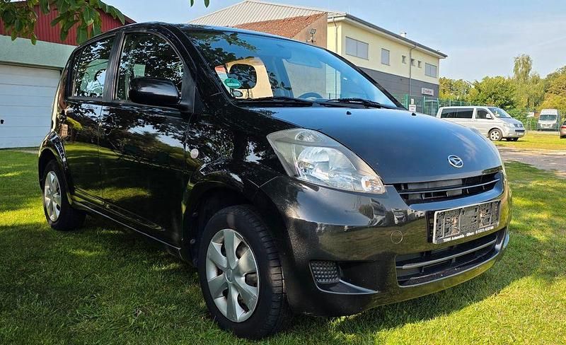 Gebraucht Daihatsu Sirion 69 PS (50 kW) 2008 Schwarz Kleinwagen