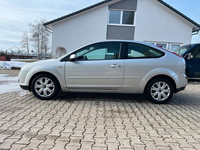 Gebraucht Ford Focus 115 PS (84 kW) 2007 Silber Coupé