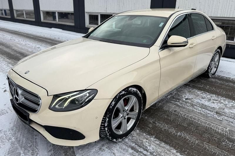 Gebraucht Mercedes E220 194 PS (142 kW) 2017 Beige Limousine
