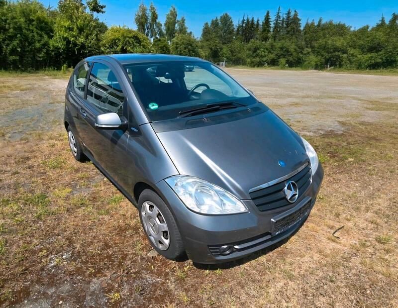Grau Gebraucht 2010 Mercedes A160 Kleinwagen | 1.400 € (Guter Preis) - Bild 1/4