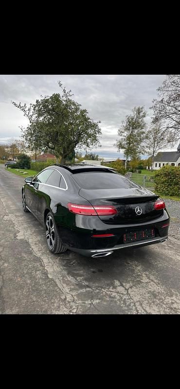Gebraucht Mercedes E220 194 PS (142 kW) 2019 Schwarz Coupé