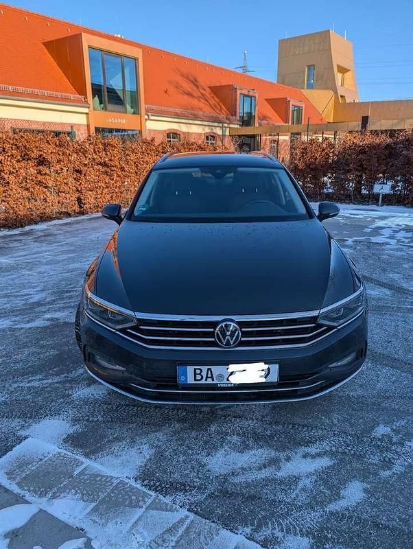Gebraucht VW Passat Elegance 150 PS (110 kW) 2021 Grau Kombi