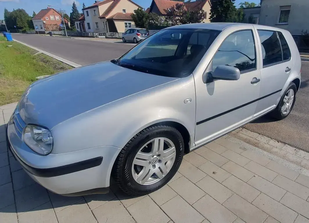 Gebraucht VW Golf IV Edition 103 PS (75 kW) 2001 Silber Kleinwagen