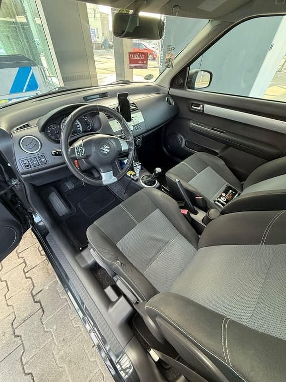 Schwarz Gebraucht 2010 Suzuki Swift Basic Kleinwagen | 2.650 € (Fairer Preis) - Bild 1/4