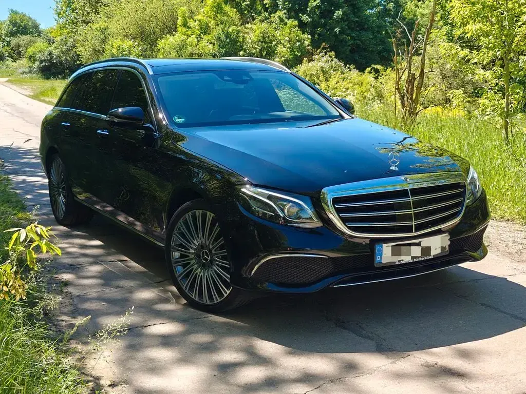 Gebraucht Mercedes E220 194 PS (142 kW) 2019 Schwarz Limousine