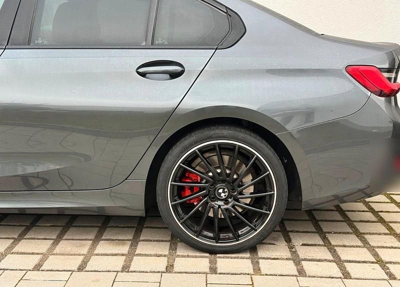 Gebraucht BMW 330 252 PS (185 kW) 2019 Grau Limousine