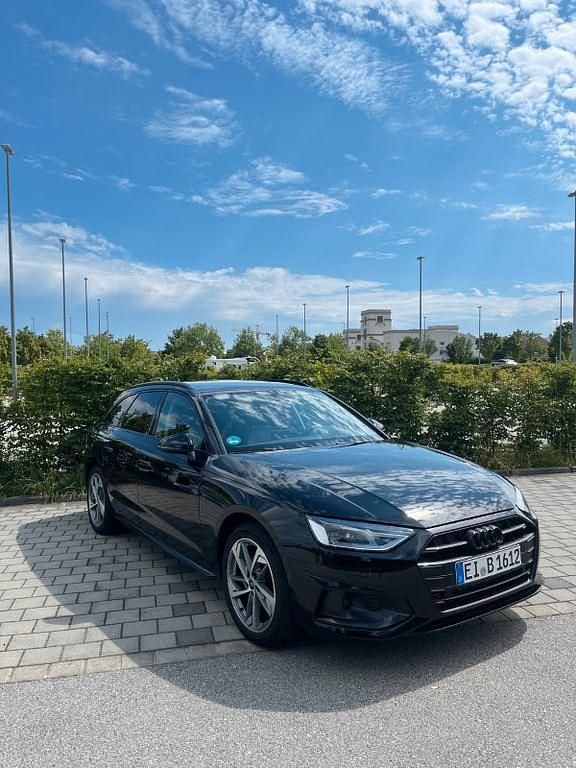 Schwarz Gebraucht 2023 Audi A4 Advanced Kombi | 30.900 € (Fairer Preis) - Bild 1/4