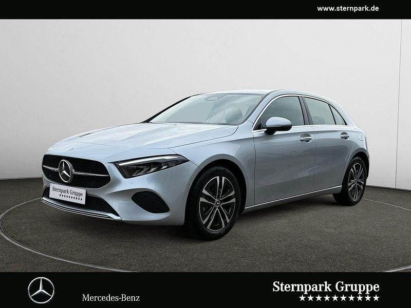 Silber Gebraucht 2024 Mercedes A180 Progressive Limousine | 23.790 € (Superpreis) - Bild 1/4