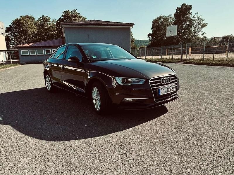 Braun Gebraucht 2016 Audi A3 Attraction Limousine | 11.100 € (Guter Preis) - Bild 1/4