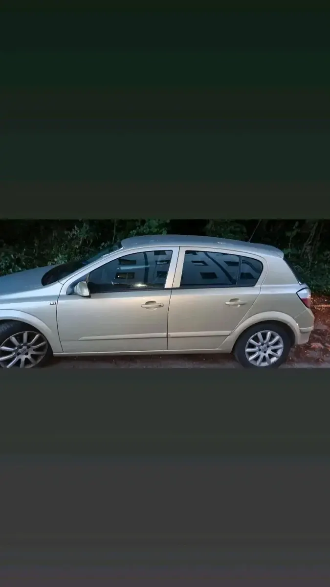 Gebraucht Opel Astra 90 PS (66 kW) 2004 Gelb Kleinwagen