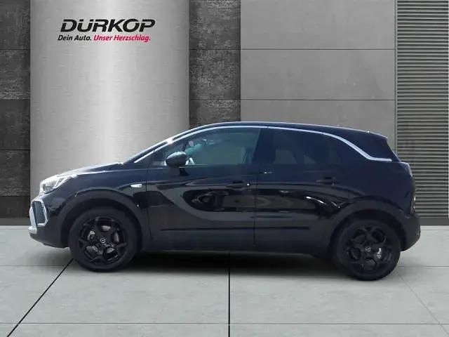 Lackierung schwarz perla nera/metallic klarlack Gebraucht 2024 Opel Crossland Elegance SUV | 23.790 € (Etwas zu teuer) - Bild 1/4