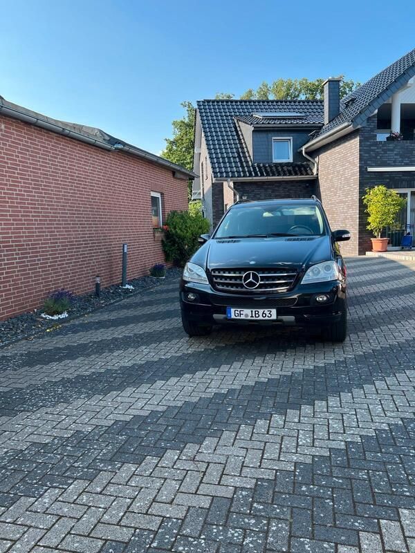 Schwarz Gebraucht 2008 Mercedes ML320 SUV | 9.999 € (Etwas zu teuer) - Bild 1/4