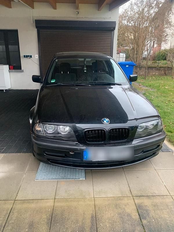 Gebraucht BMW 320 136 PS (100 kW) 2001 Schwarz Limousine
