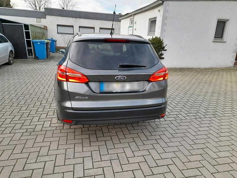 Usata Ford Focus 120 CV (88 kW) 2015 Grigio Station wagon