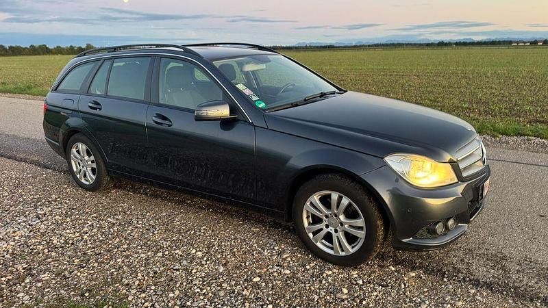 Grau Gebraucht 2014 Mercedes C200 Limousine | 6.990 € (Superpreis) - Bild 1/4