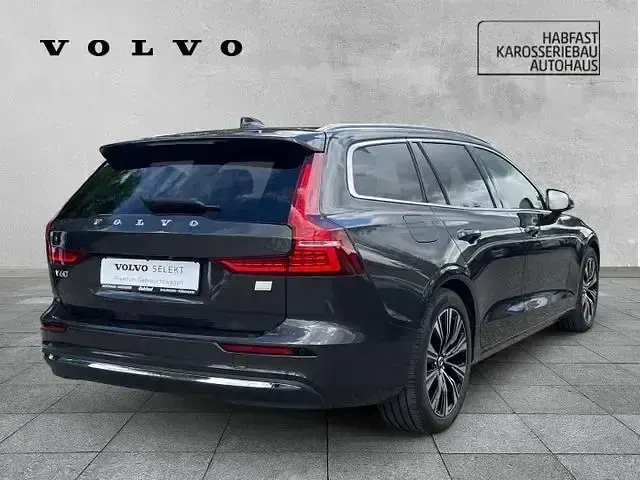 Gebraucht Volvo V60 Plus 455 PS (334 kW) 2023 Platinum grey / metallic Kombi