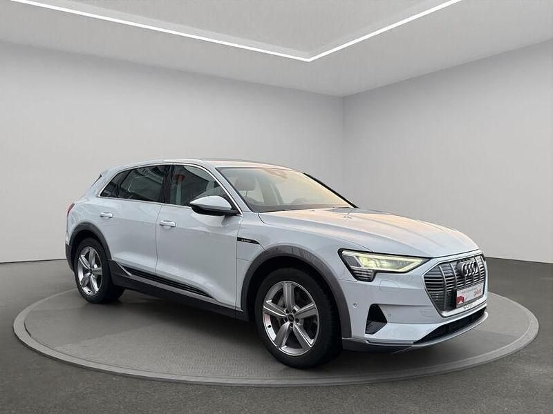 Gebraucht Audi e-tron Advanced 300 kW (408 PS) 2022 Gletscherweiß metallic SUV