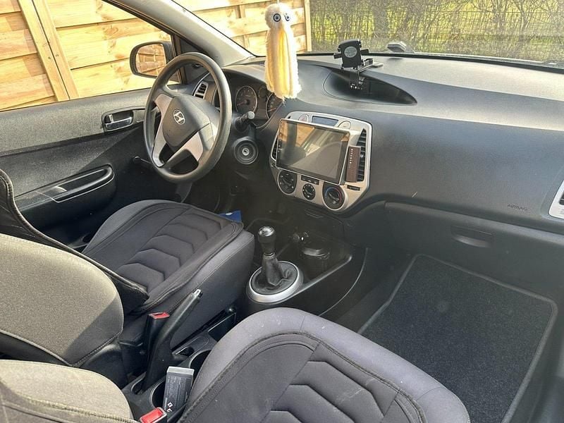 Gebraucht Hyundai i20 75 PS (55 kW) 2009 Grau Kleinwagen