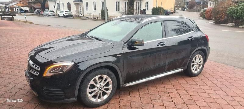 Gebraucht Mercedes GLA200 156 PS (114 kW) 2019 Schwarz SUV