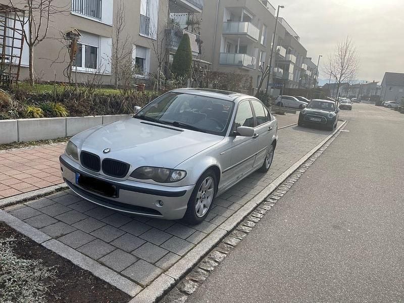 Grau Gebraucht 2003 BMW 320 Exclusive Limousine | 2.250 € (Guter Preis) - Bild 1/4