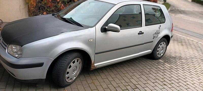 Grau Gebraucht 2000 VW Golf IV Kleinwagen | 300 € (Superpreis) - Bild 1/4