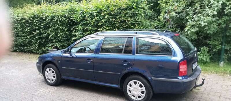 Blau Gebraucht 2009 Skoda Octavia Tour Kombi | 1.499 € (Superpreis) - Bild 1/3