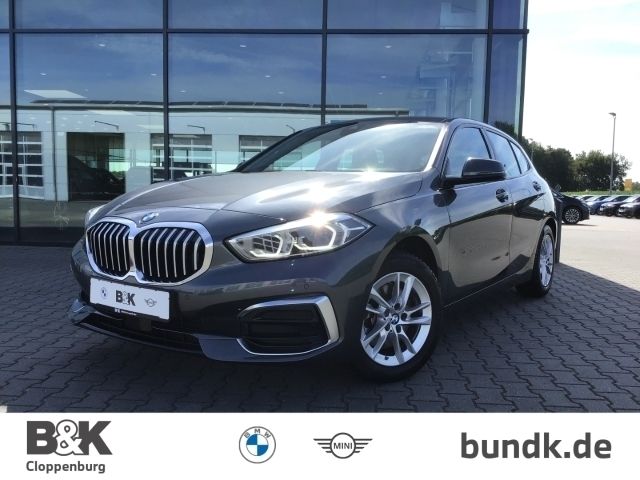 Grau Gebraucht 2021 BMW 118 Luxury Line Kleinwagen | 29.350 € (Teuer) - Bild 1/4