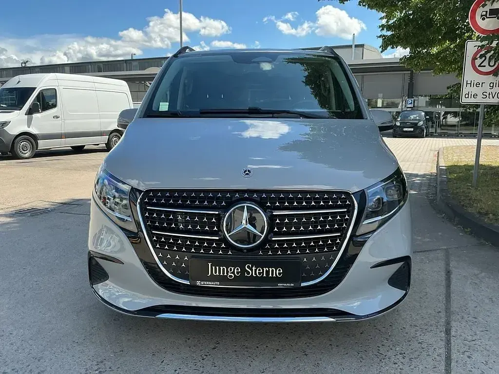 Gebraucht Mercedes V250 Avantgarde 190 PS (139 kW) 2025 Alpingrau Van / Kleinbus