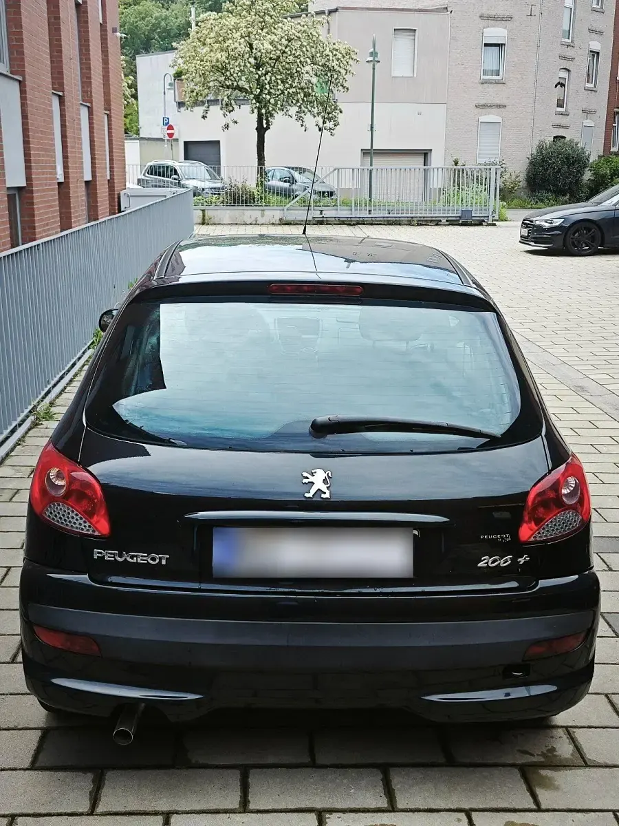 Gebraucht Peugeot 206+ 60 PS (44 kW) 2011 Schwarz Kleinwagen