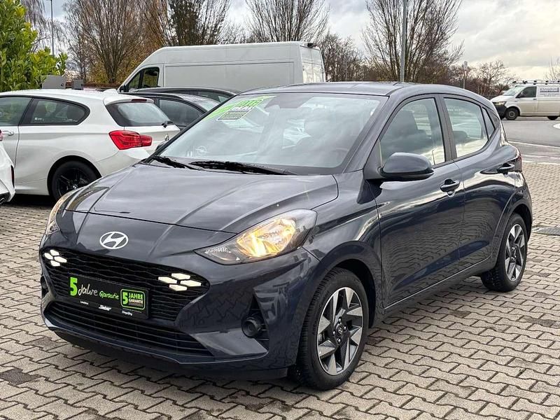 Gebraucht Hyundai i10 Trend 67 PS (49 kW) 2024 Aurora grey / met Kleinwagen