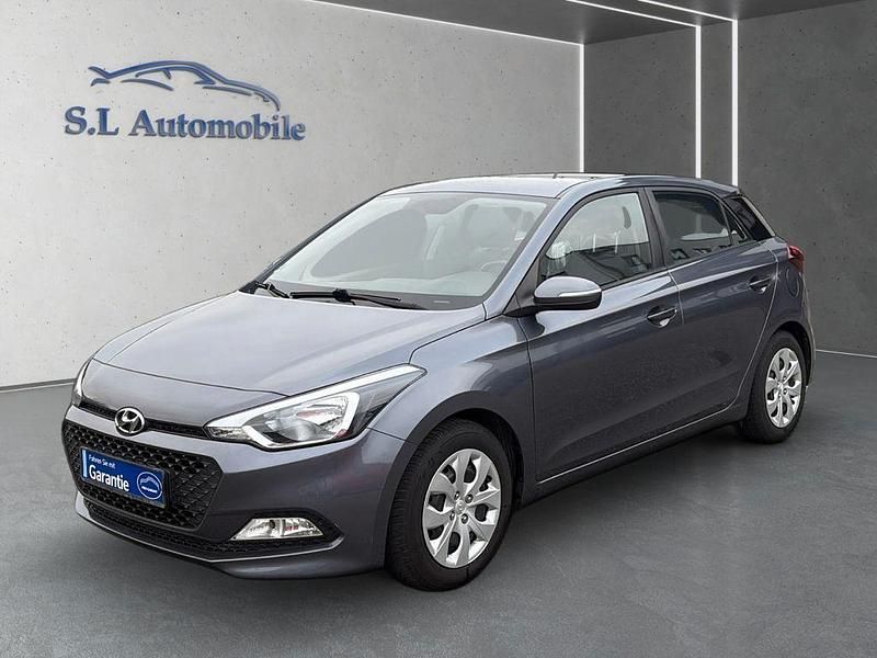 Gebraucht Hyundai i20 Trend 84 PS (61 kW) 2017 Grau Limousine